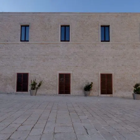 L'incontro Santeramo Bed & Breakfast 4*