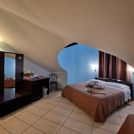 Nocleg ze śniadaniem L'incontro Santeramo 3*
