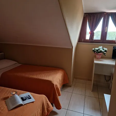 L'incontro Santeramo Nocleg ze śniadaniem 3*