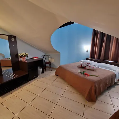 Nocleg ze śniadaniem L'incontro Santeramo 3*