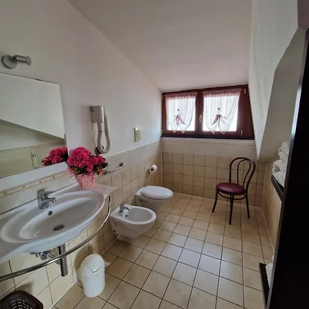 Nocleg ze śniadaniem L'incontro Santeramo 3*